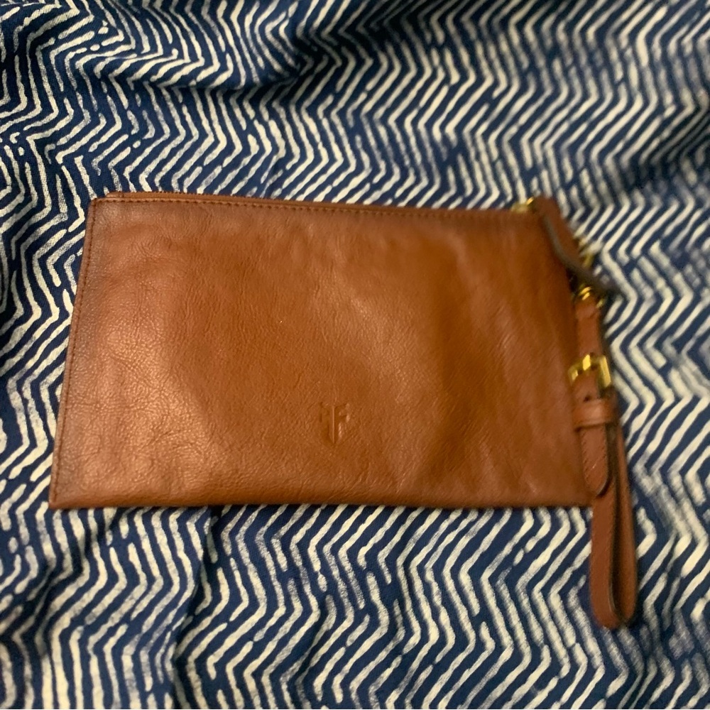 NWOT FRYE Wristlet Wallet Smooth Leather in Cognac Brown DB0625 Full Zip